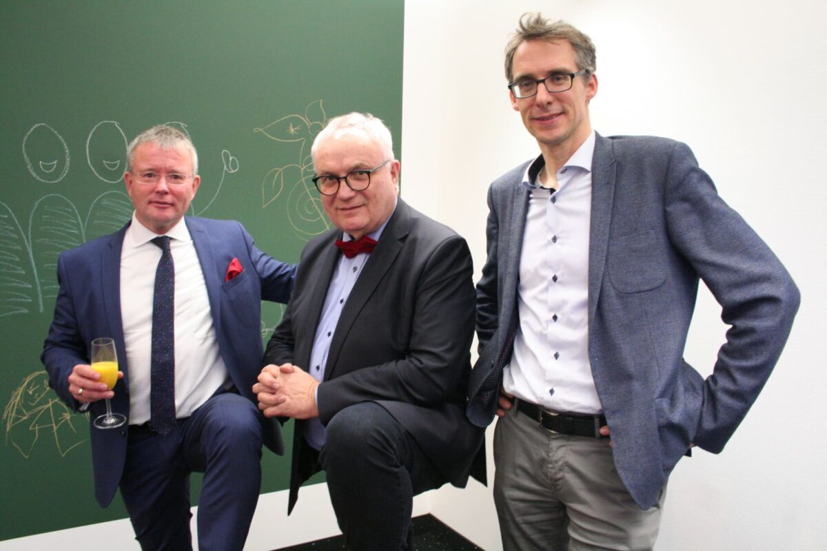 Dr. Stephan Klein, Henning Lühr und Martin Hagen bei Büroeröffnung