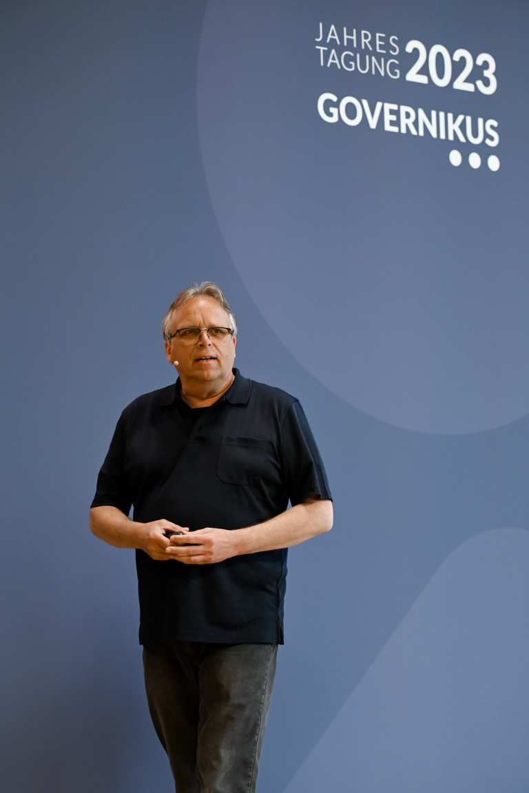 Jörg Heynkes hält einen Vortrag auf der GJT