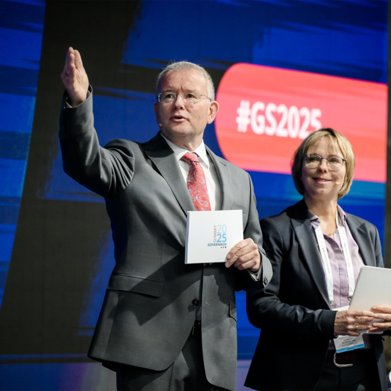 Dr. Stephan Klein und Maria Ulbrich auf dem Governikus Summit