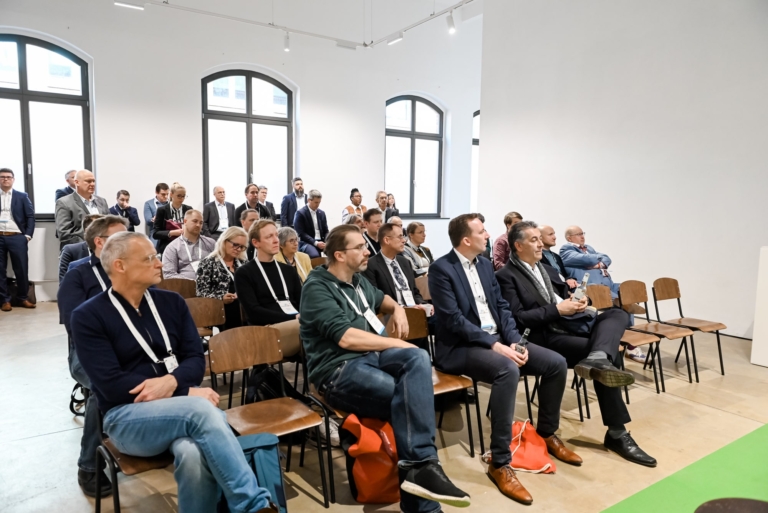 Teilnehmende an Partnervortrag