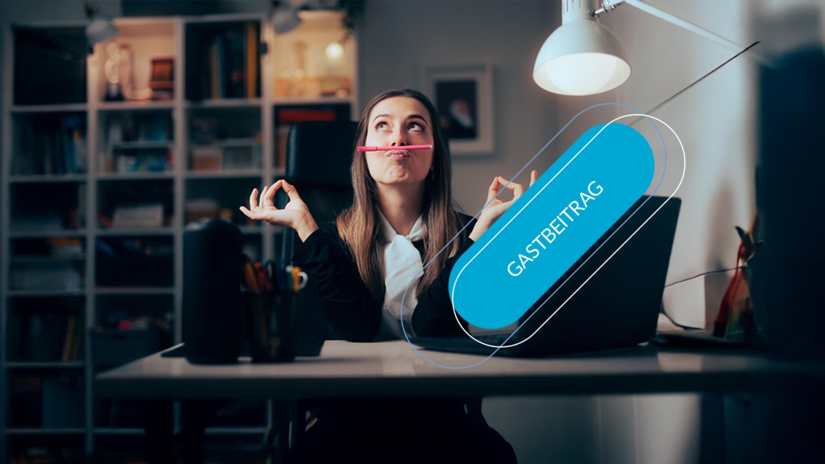 Gastbeitrag Frau balanciert Stift über Lippe